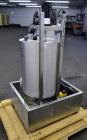 Used Tank, 25 Gallon, 304 Stainless Steel, Vertical. Approximate 18