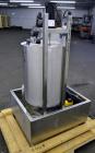 Used- Tank, 25 Gallon, 304 Stainless Steel, Vertical. Approximate 18