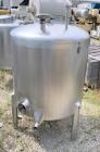 Used Walker 135 Gallon Stainless Steel Tank, Model SB-V-52, 304 Stainless Steel, Vertical. Approximate 36