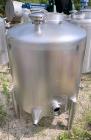 Used Walker 135 Gallon Stainless Steel Tank, Model SB-V-52, 304 Stainless Steel, Vertical. Approximate 36