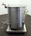 Used Water Cooling Corporation Tank, 100 Gallons, 304 Stainless Steel, Vertical. Approximately 31