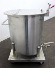 Used Water Cooling Corporation Tank, 100 Gallons, 304 Stainless Steel, Vertical. Approximately 31