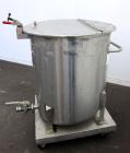 Used Water Cooling Corporation Tank, 100 Gallon, 304 Stainless Steel, Vertical. Approximately 31