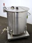 Used Water Cooling Corporation Tank, 100 Gallon, 304 Stainless Steel, Vertical. Approximately 31