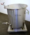 Used Water Cooling Corporation Tank, 100 Gallon, 304 Stainless Steel, Vertical. Approximately 31