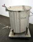Used Water Cooling Corporation Tank, 100 Gallon, 304 Stainless Steel, Vertical. Approximately 31
