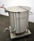 Used Water Cooling Corporation Tank, 100 Gallon, 304 Stainless Steel, Vertical. Approximately 31