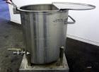 Used Water Cooling Corporation Tank, 100 Gallon, 304 Stainless Steel, Vertical. Approximately 31