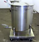Used Water Cooling Corporation Tank, 100 Gallon, 304 Stainless Steel, Vertical. Approximately 31