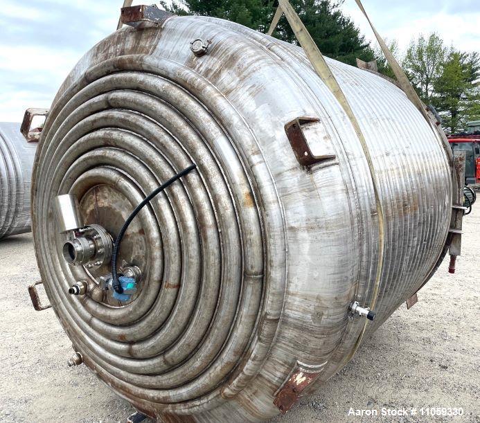 Usado: tanque de mezcla de fondo de plato de acero inoxidable encamisado de 3000 galones. Camisa de acero inoxidable de medi...