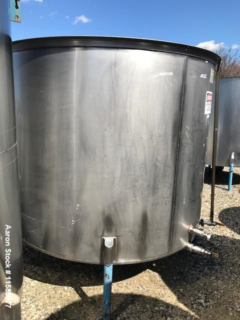 Used-1000 Gallon (approximately) Vertical Stainless Steel Tank