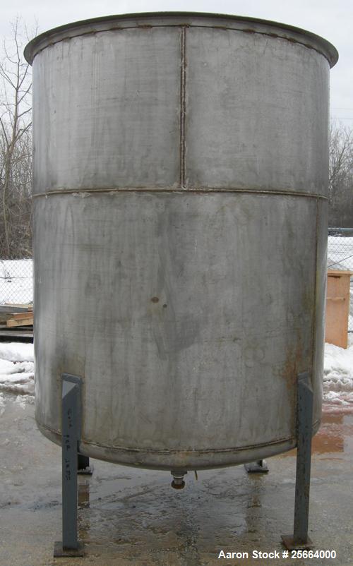 Used 1200 Gallon Stainless Steel Tank