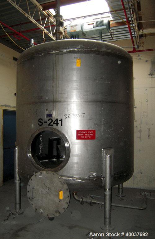 Used Douglas Brothers Pressure Tank, 3000 gallon, Stainless steel, Vertical. Approximately 96" diameter x 84" straight side, dished top and bottom. Internal rated 15 psi at 325 deg.f.. Top entering P...