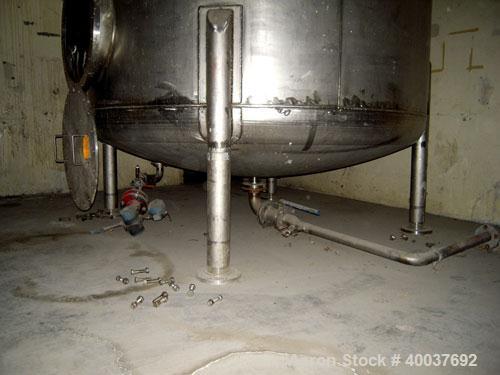 Used Douglas Brothers Pressure Tank, 3000 gallon, Stainless steel, Vertical. Approximately 96" diameter x 84" straight side, dished top and bottom. Internal rated 15 psi at 325 deg.f.. Top entering P...