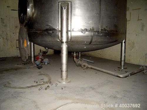 Used- Douglas Brothers Pressure Tank, 3000 gallon, Stainless steel, Vertical. Approximately 96" diameter x 84" straight side...