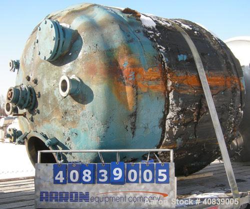Used Tank, 1000 Gallon, 316 Stainless Steel, Vertical. 64" diameter x 64" straight side.  Dish top and bottom. Openings:  Top 18" manway with plastic cover, 2", (2) 4", 2 1/2", 4" drive, 8";  3" cent...