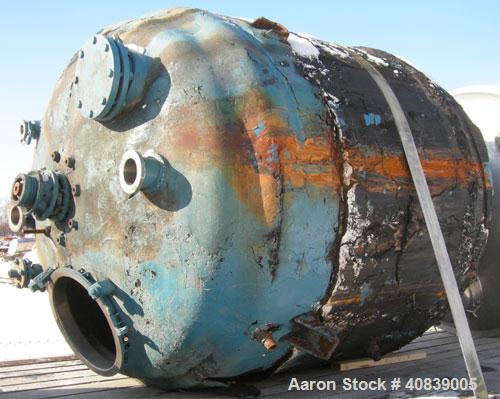 Used Tank, 1000 Gallon, 316 Stainless Steel, Vertical. 64" diameter x 64" straight side.  Dish top and bottom. Openings:  Top 18" manway with plastic cover, 2", (2) 4", 2 1/2", 4" drive, 8";  3" cent...
