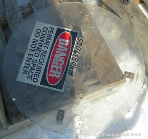 Used Tank, 1000 Gallon, 316 Stainless Steel, Vertical. 64" diameter x 64" straight side.  Dish top and bottom. Openings:  Top 18" manway with plastic cover, 2", (2) 4", 2 1/2", 4" drive, 8";  3" cent...