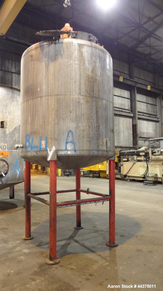 Used Tank, 1500 Gallon, 316 Stainless Steel, Vertical. Approximate 76" diameter x 72" straight side, dished top and bottom. Top entering ProQuip agitator, model  75JLS20, serial# 8287, ratio 20 to 1,...