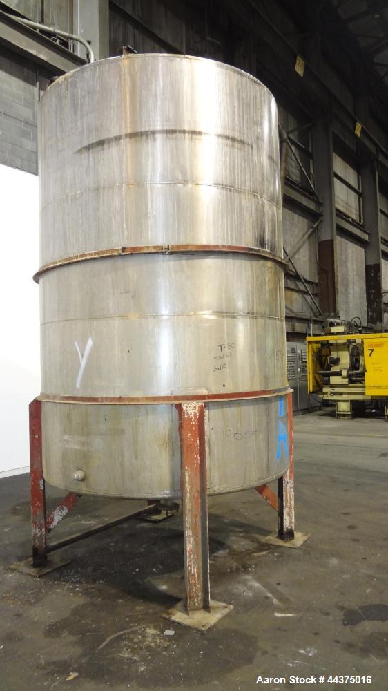 Used Tank, 3000 Gallon, 321 Stainless Steel, Vertical. Approximate 84" diameter x 118" straight side, flat welded top, coned bottom. Fixed carbon steel agitator bridge with a clamp on Lightnin agitat...
