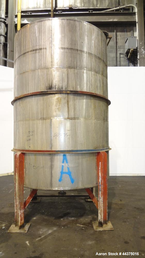 Used Tank, 3000 Gallon, 321 Stainless Steel, Vertical. Approximate 84" diameter x 118" straight side, flat welded top, coned bottom. Fixed carbon steel agitator bridge with a clamp on Lightnin agitat...