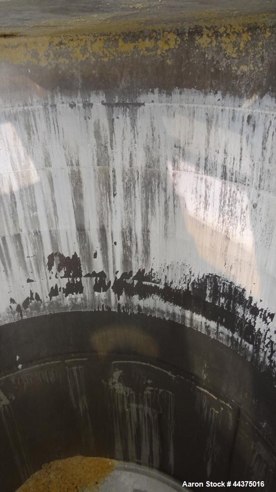 Used Tank, 3000 Gallon, 321 Stainless Steel, Vertical. Approximate 84" diameter x 118" straight side, flat welded top, coned bottom. Fixed carbon steel agitator bridge with a clamp on Lightnin agitat...