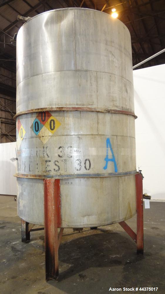 Used Tank, 3000 Gallon, 304 Stainless Steel, Vertical. Approximate 84" diameter x 118" straight side, flat welded top, coned bottom. Fixed carbon steel agitator bridge with a Lightnin agitator, model...
