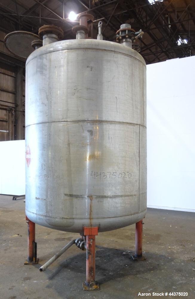 Used Chuck Gurdin Inc. Pressure Tank, 1800 Gallon, 304 Stainless Steel, Vertical. Approximate 76" diameter x 84" straight side, dished top and bottom. Internal rated 25 psi at 100 degrees F. Top ente...