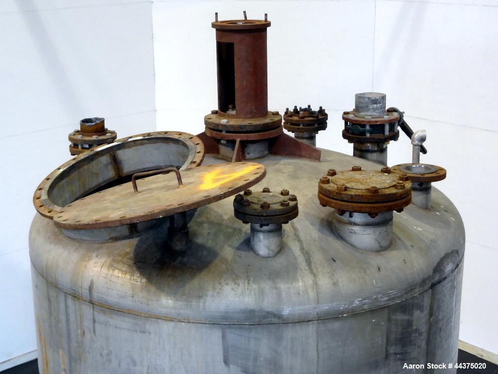 Used Chuck Gurdin Inc. Pressure Tank, 1800 Gallon, 304 Stainless Steel, Vertical. Approximate 76" diameter x 84" straight side, dished top and bottom. Internal rated 25 psi at 100 degrees F. Top ente...