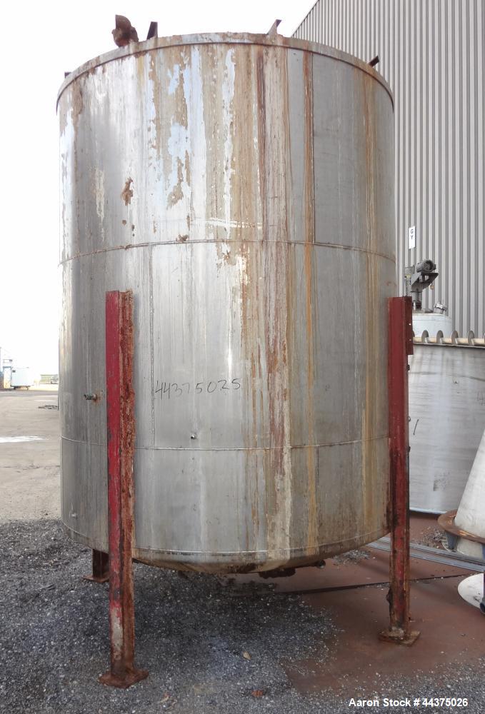 Used Tank, 4000 Gallon, 316 Stainless Steel, Vertical. Approximate 102" diameter x 120" straight side, flat welded top, dished bottom. Fixed carbon steel agitator bridge. Openings top 18" x 18" man w...