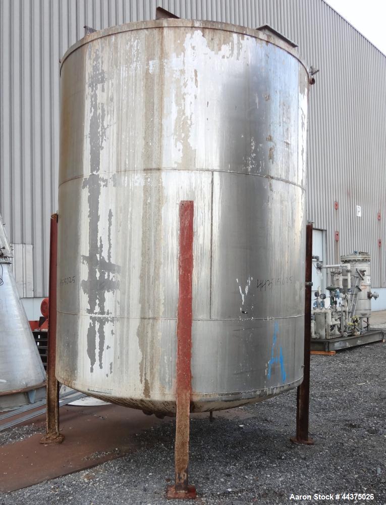 Used Tank, 4000 Gallon, 316 Stainless Steel, Vertical. Approximate 102" diameter x 120" straight side, flat welded top, dished bottom. Fixed carbon steel agitator bridge. Openings top 18" x 18" man w...