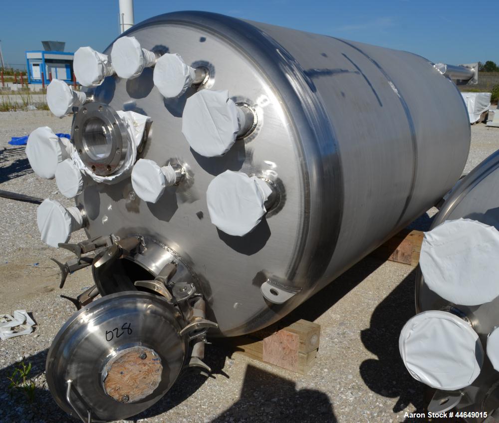 Unused- Holloway America Pressure Tank, 1200 Gallon, 316L Stainless Steel, Vertical. Approximate 60" diameter x 100" straight side, dished top and bottom. Internal rated 90 psi at -20 to 500 degrees ...