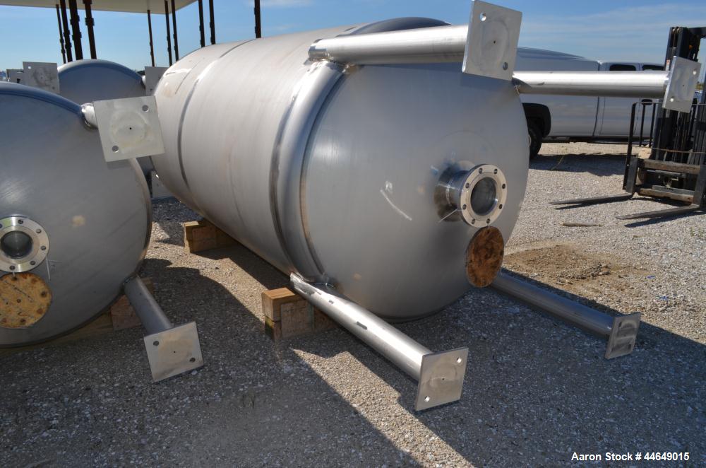 Unused- Holloway America Pressure Tank, 1200 Gallon, 316L Stainless Steel, Vertical. Approximate 60" diameter x 100" straight side, dished top and bottom. Internal rated 90 psi at -20 to 500 degrees ...
