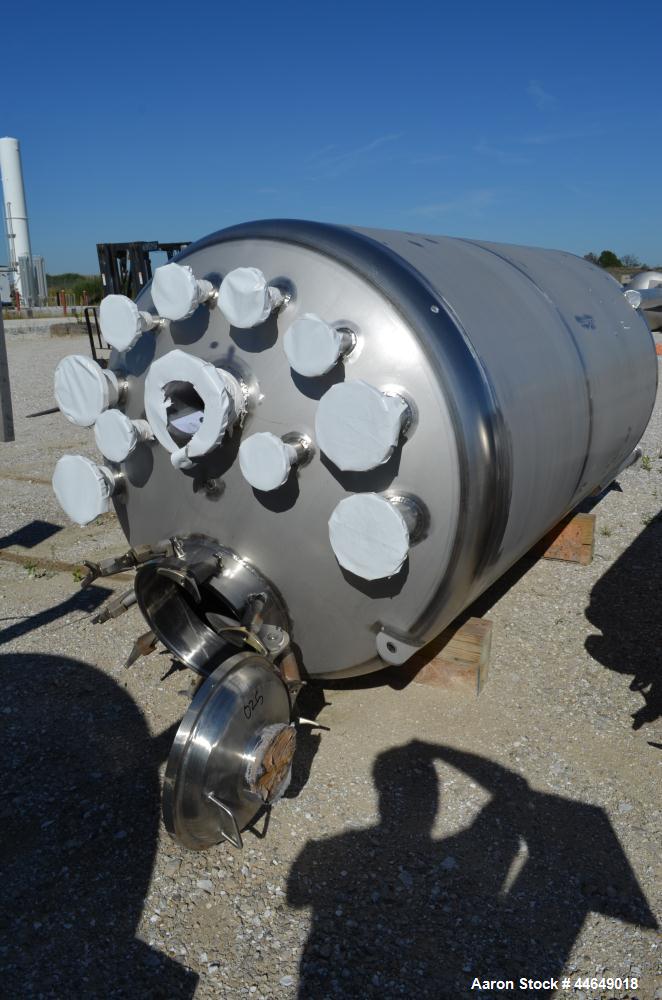 Unused- Holloway America Pressure Tank, 1200 Gallon, 316L Stainless Steel, Vertical. Approximate 60" diameter x 100" straigh...