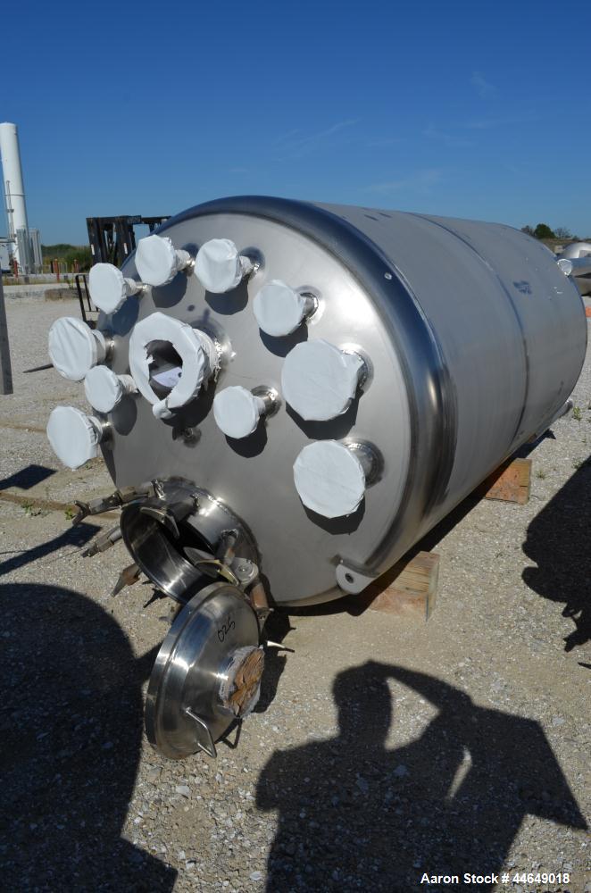 Unused- Holloway America Pressure Tank, 1200 Gallon, 316L Stainless Steel, Vertical. Approximate 60" diameter x 100" straight side, dished top and bottom. Internal rated 90 psi at -20 to 500 degrees ...