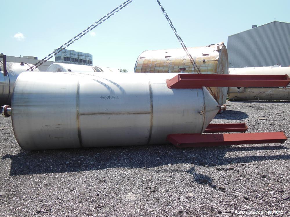 Used Par Piping & Fabrication Tank, 2500 Gallon, 321 Stainless Steel, Vertical. 72" Diameter x 144" straight side, coned top & bottom, (1) spray nozzle. Openings top (2) 2", 6", 19" man way with cove...