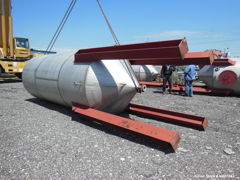 Used Par Piping & Fabrication Tank, 2500 Gallon, 321 Stainless Steel, Vertical. 72" Diameter x 144" straight side, coned top & bottom, (1) spray nozzle. Openings top (2) 2", 6", 19" man way with cove...