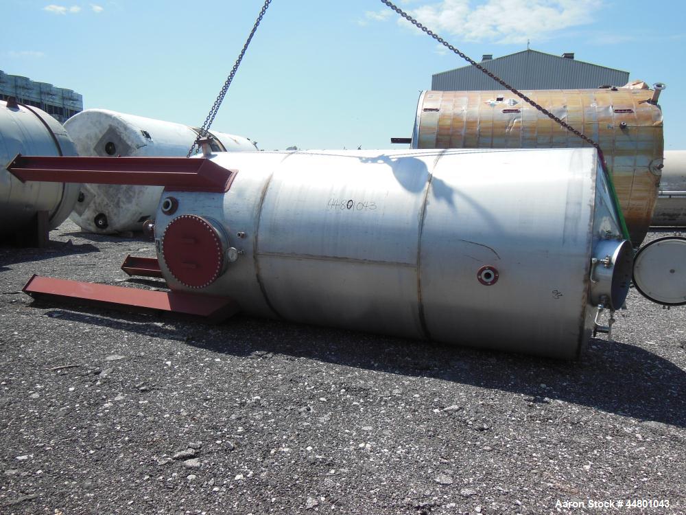Used Par Piping & Fabrication Tank, 2500 Gallon, 321 Stainless Steel, Vertical. 72" Diameter x 144" straight side, coned top & bottom, (1) spray nozzle. Openings top (2) 2", 6", 19" man way with cove...