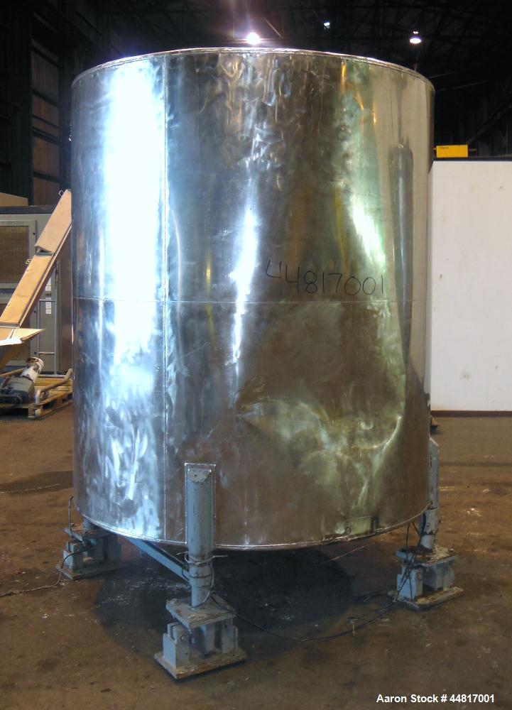 Used Tank, 1000 Gallons, 304 Stainless Steel, Vertical. Approximately 67" diameter x 72" straight side, flat welded top, slight dished bottom. Side bottom entering agitator with a (3) blade prop driv...