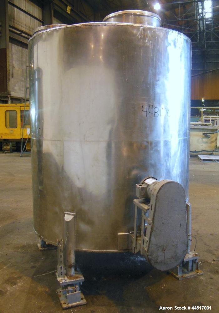 Used Tank, 1000 Gallons, 304 Stainless Steel, Vertical. Approximately 67" diameter x 72" straight side, flat welded top, slight dished bottom. Side bottom entering agitator with a (3) blade prop driv...