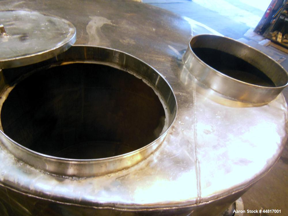 Used Tank, 1000 Gallons, 304 Stainless Steel, Vertical. Approximately 67" diameter x 72" straight side, flat welded top, slight dished bottom. Side bottom entering agitator with a (3) blade prop driv...