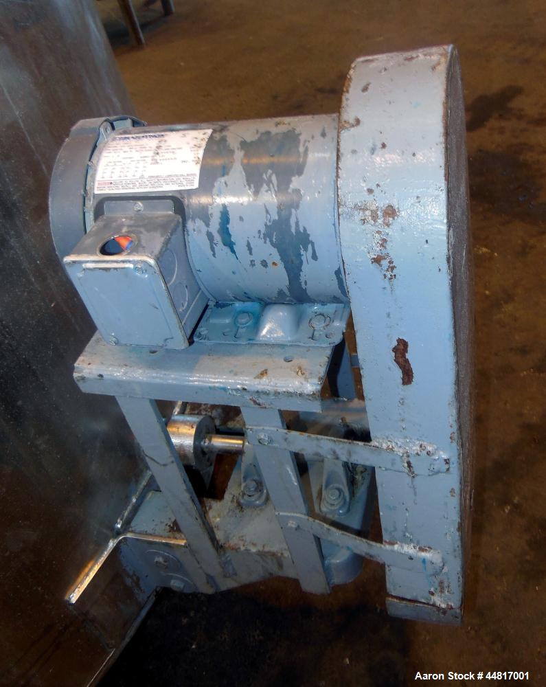Used Tank, 1000 Gallons, 304 Stainless Steel, Vertical. Approximately 67" diameter x 72" straight side, flat welded top, slight dished bottom. Side bottom entering agitator with a (3) blade prop driv...
