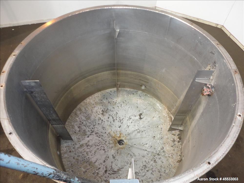 Used 1000 Gallon Stainless Steel Tank