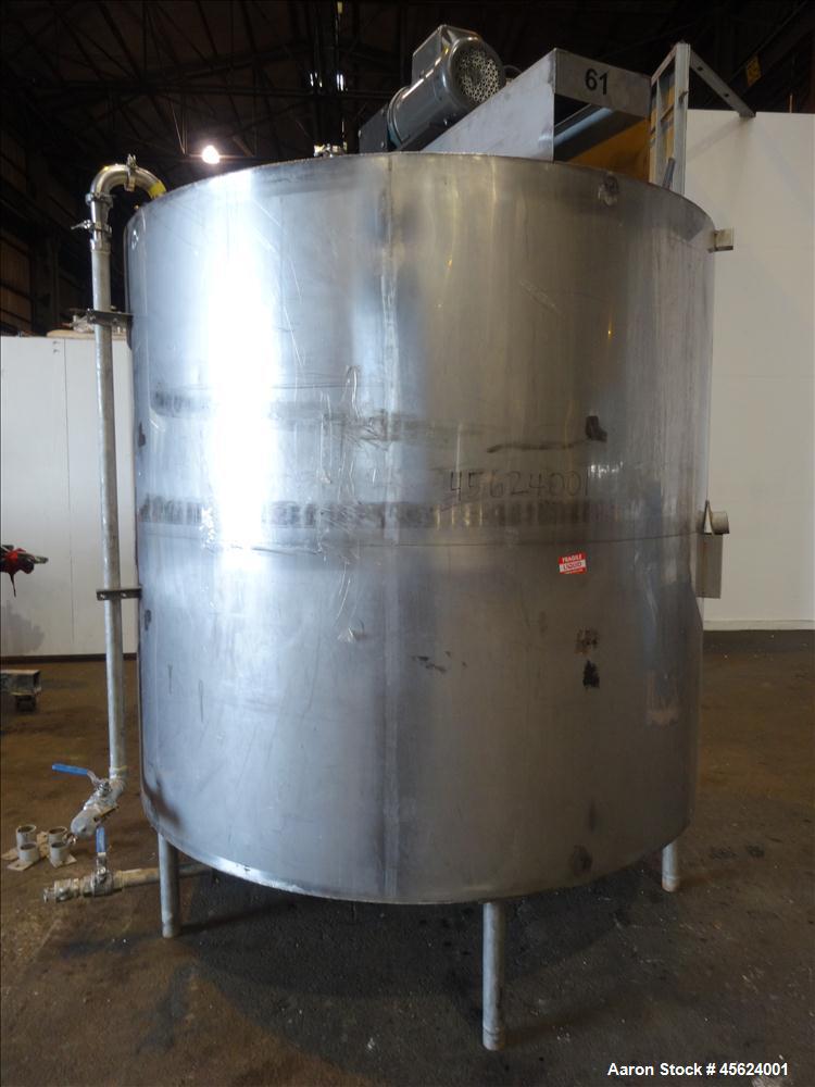 1,500 Gallon 304 Stainless Steel Vertical Tank