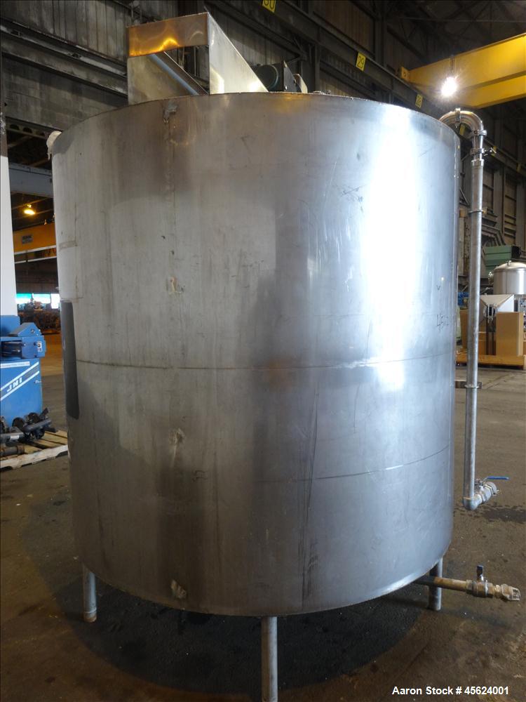 1,500 Gallon 304 Stainless Steel Vertical Tank