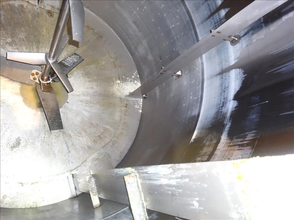 1,500 Gallon 304 Stainless Steel Vertical Tank