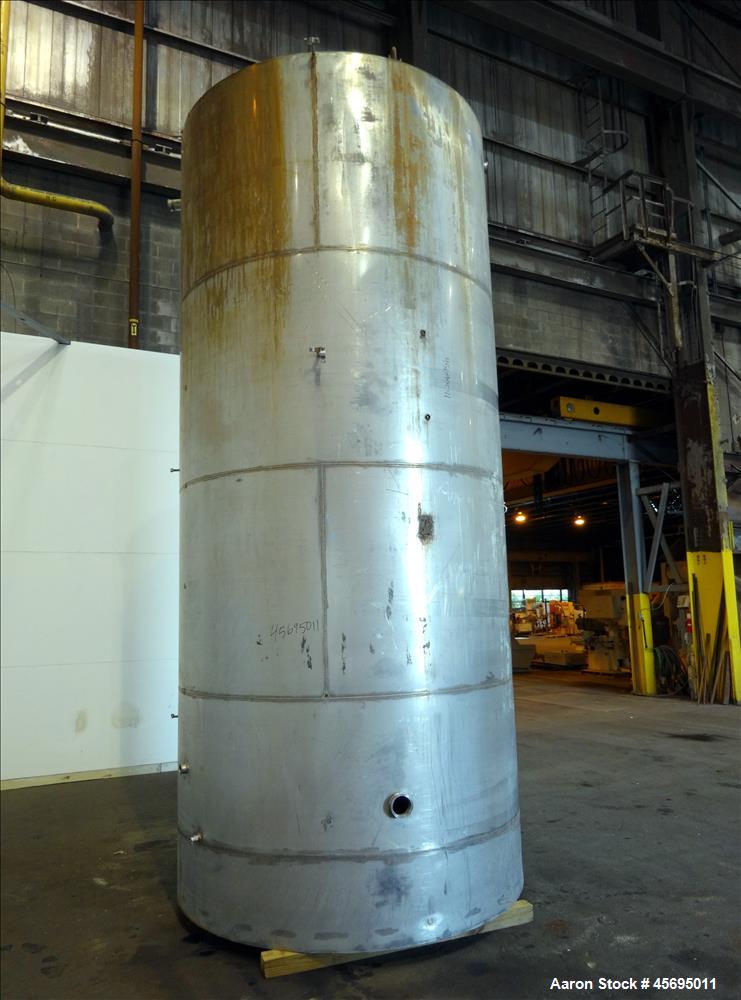 Used Tank, 4150 Gallon, 304 Stainless Steel, Vertical.