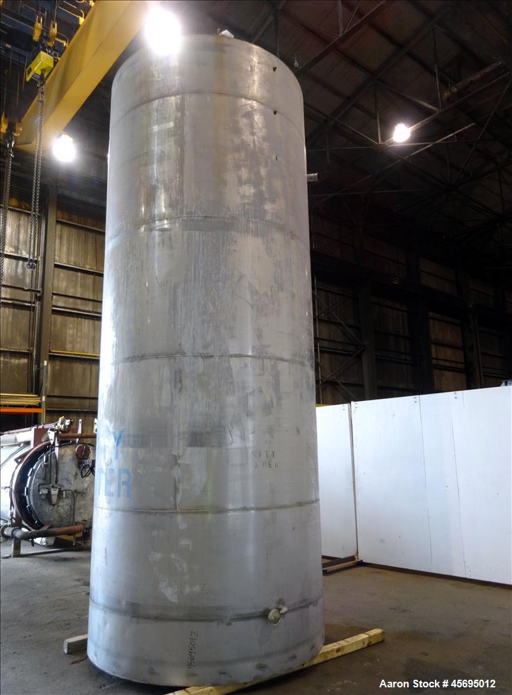 Used- Tank, 4750 Gallon, 304 Stainless Steel, Vertical.