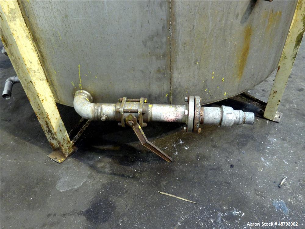 Used Tank, Approximately  3,800 Gallon, 304 Stainless Steel, Vertical.