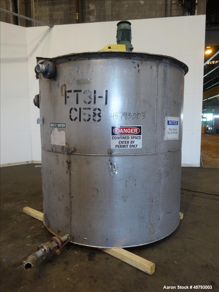 Used Tank, Approximately 2,400 Gallon, 304 Stainless Steel, Vertical.